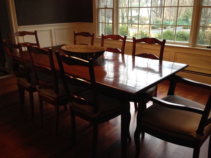 Dining Room Table w/ 8 Chairs