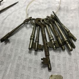 Vintage set of skeleton keys (10)
