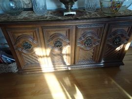 63"L x 19"W X 32"H Cerdenza