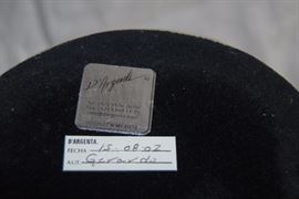 Sima Abraham initiated her career as a designer and decorator with D’Argenta since its creation in 1980.