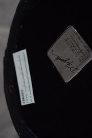 Sima Abraham initiated her career as a designer and decorator with D’Argenta since its creation in 1980.