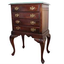 Queen Anne Cherry Flatware Chest: A cherry stained Queen Anne style flatware chest. The chest has four drawers to the front with brass batwing pulls and dovetail joinery. The chest stands on four cabriole legs with pad feet.
