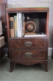 Hepplewhite Style Mahogany Night Stand