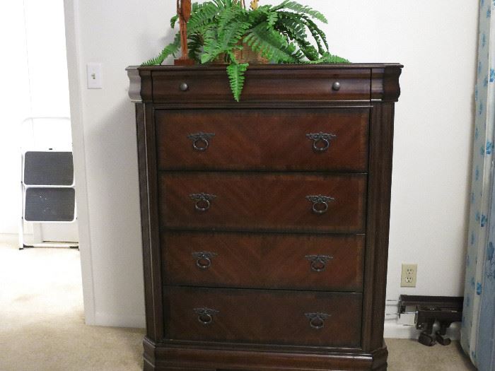 Lovely Chest of Drawers.  Super Condition!