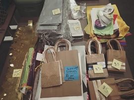 gift wrap/gifting supplies