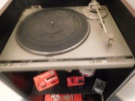 Turntable w/ Cabinet Needs Repair