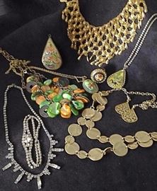 Assorted jewelry