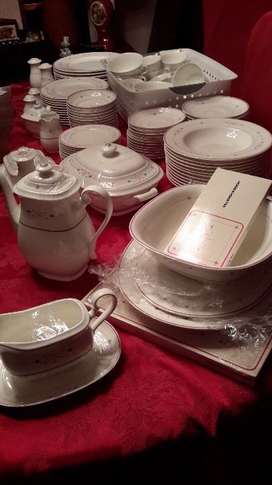 VILLEROY & BOCH / ARAGON SERVICE FOR 12 W/A LOT OF EXTRA PIECES / HEINRICH W. GERMANY