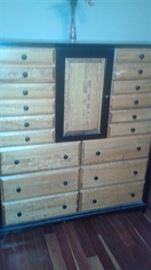 Chest of drawers