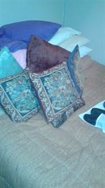 Air Mattress with pillows