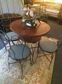 Vintage ice cream 2 -tiered table with 4 chairs