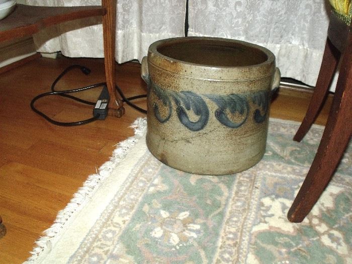 Stoneware cake crock