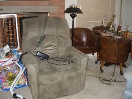 remote control lift chair, like new condition