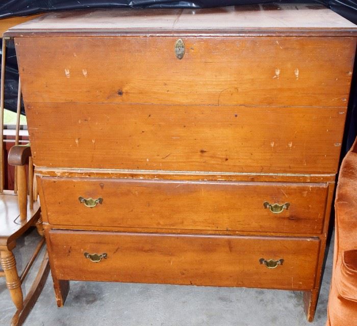 American blanket box with 2 draws ,6 board boot Jack ends