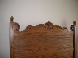 Serta icomfort genius full mattress and boxsprings & Full oak head and footboard.