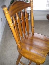 Dining room table with two leaves, 4 side chairs & 2 captain chairs. (1capt chair has broken arms-could be armless chair easily)