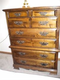 Dresser and Mirror 3 piece full four poster bedroom set very good condition