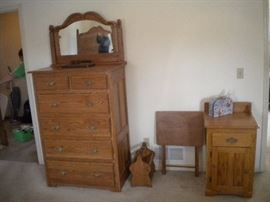 Oak Chest of drawers and mirror