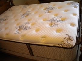 Stearns and Foster Estate Jacalyn Luxury Plush full size mattress and box springs excellent condition
