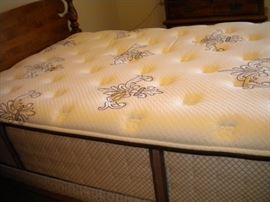 Stearns and Foster Estate Jacalyn Luxury Plush full size mattress and box springs excellent condition