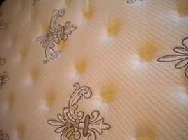 Stearns and Foster Estate Jacalyn Luxury Plush full size mattress and box springs excellent condition