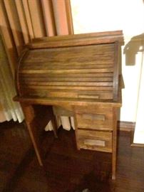 MINI PARIS MFG. CO. CHILD'S ROLLTOP DESK