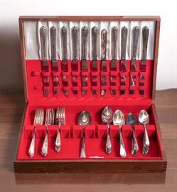 Rogers 1940 'Exquisite' Silver Plate Flatware - 2.25 per piece