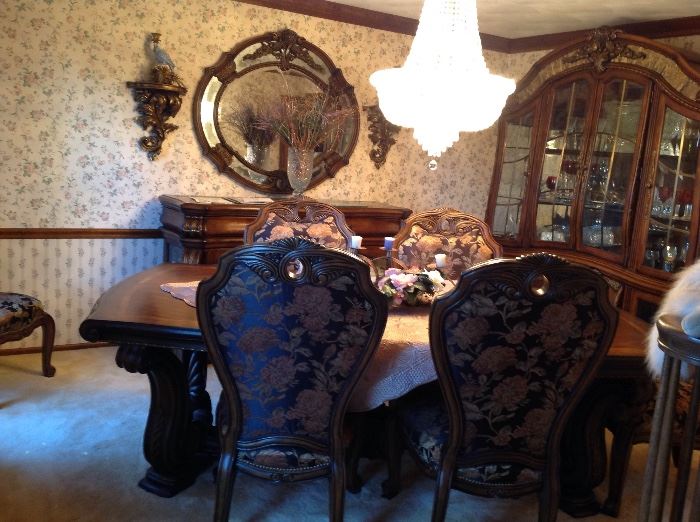 AICO Dinning  Room Set,Very Beautiful, table w/ X Extansion and 8 stunning chairs, very High Quality