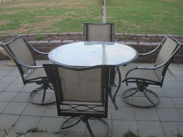 Patio set by Hampton Bay- table/4 chairs