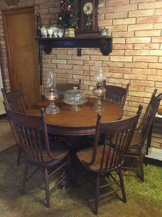 Antique oak with 6 matching chairs