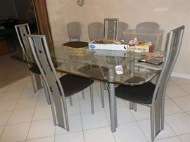 Neat Contemporary Table & Chairs