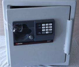 MMD011 Sentry Safe Model S3877
