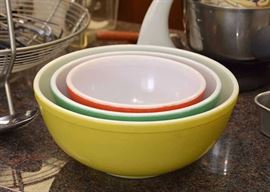 Vintage Pyrex Nesting Bowls