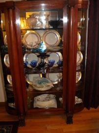 Beautiful/Stunning Antique clawfoot curio w/bubble glass