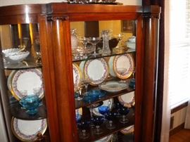 Beautiful/Stunning Antique clawfoot curio w/bubble glass