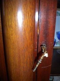 Beautiful/Stunning Antique clawfoot curio w/bubble glass