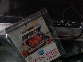 General Electric Rotisserie Oven with original manual and loads of extras. This item show very little use. Like New.