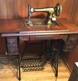 Antique Singer Sewing Paddle Machine. Very Nice!