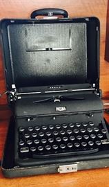 Portable Royal/Arrow type writer