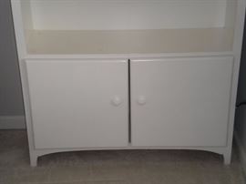 7 piece Pottery Barn Bedroom, 2 dressers, bookshelf, 2 night stands, head/footboard, Desk with hutch- Some may be found in the garage. Well kept great condition-quality!