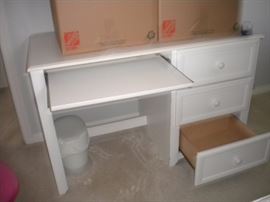 7 piece Pottery Barn Bedroom, 2 dressers, bookshelf, 2 night stands, head/footboard, Desk with hutch- Some may be found in the garage. Well kept great condition-quality!