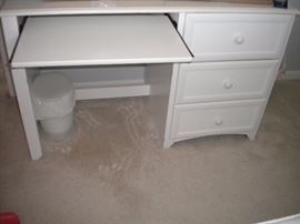 7 piece Pottery Barn Bedroom, 2 dressers, bookshelf, 2 night stands, head/footboard, Desk with hutch- Some may be found in the garage. Well kept great condition-quality!