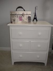 7 piece Pottery Barn Bedroom, 2 dressers, bookshelf, 2 night stands, head/footboard, Desk with hutch- Some may be found in the garage. Well kept great condition-quality!