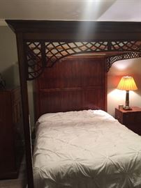 Queen size Mahagony Canopy bed