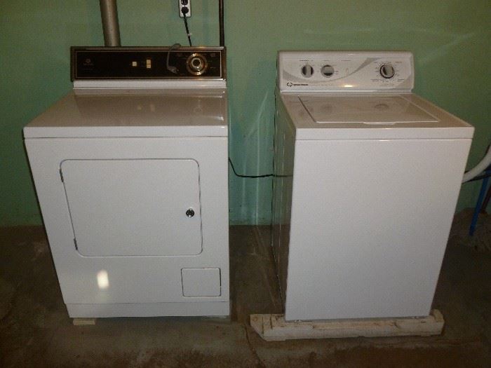 Awesome Speed Queen (commercial grade) washer & older Maytag elec. dryer