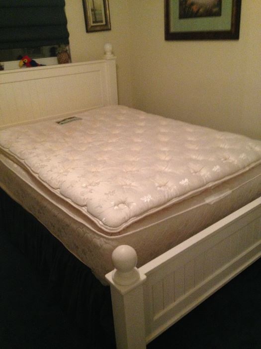 Queen size mattress set