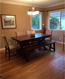 Dinning table amd Bench
(No Chairs)