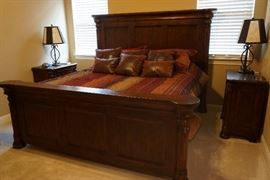 4 pc bedroom set with king size bed