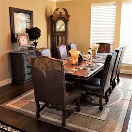 Beautiful dining table and 8 chairs