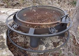 Outdoor fire pit